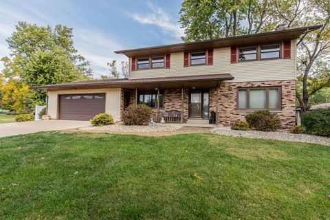 Tiny photo for 704 Carolyn Street, Mendota, IL 61342 (MLS # 12495126)