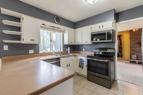 Tiny photo for 704 Carolyn Street, Mendota, IL 61342 (MLS # 12495126)