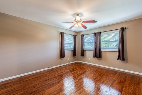 Tiny photo for 704 Carolyn Street, Mendota, IL 61342 (MLS # 12495126)