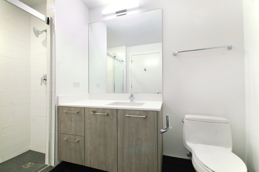 1714 W Roscoe Street 402