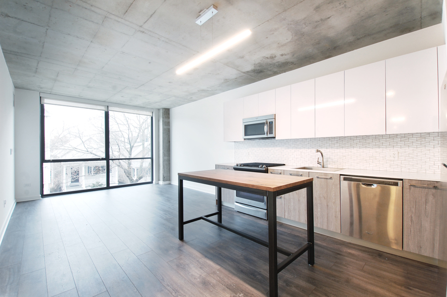 1714 W Roscoe Street 402