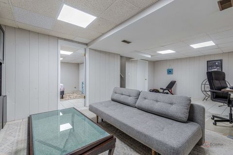 Tiny photo for 21 N Ridge Road, Lake Forest, IL 60045 (MLS # 12583736)