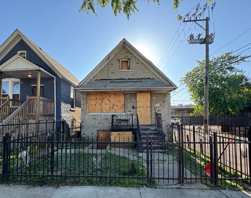 742 N Christiana Avenue