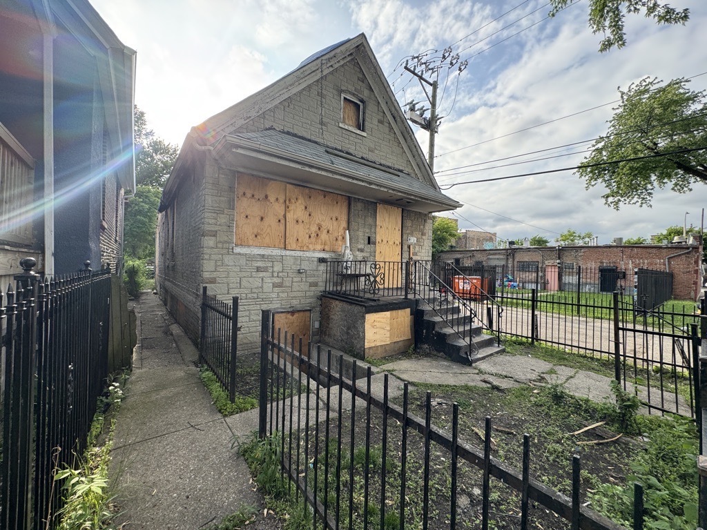742 N Christiana Avenue