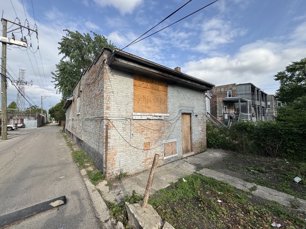 742 N Christiana Avenue