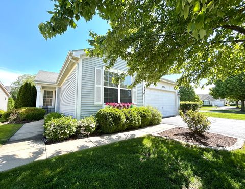 Photo of 21224 Montclare Lake Drive, Crest Hill, IL 60403 (MLS # 12650129)