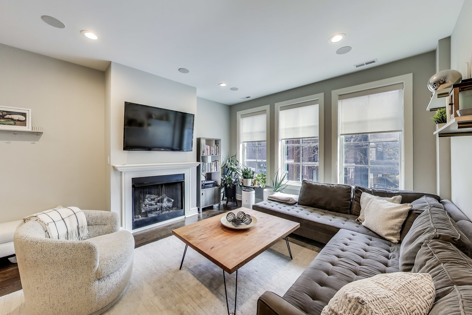 2136 W Belmont Avenue 2