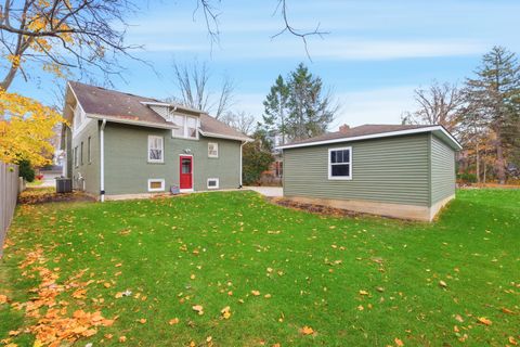 Tiny photo for 312 E Lincoln Avenue, Wheaton, IL 60187 (MLS # 12551459)
