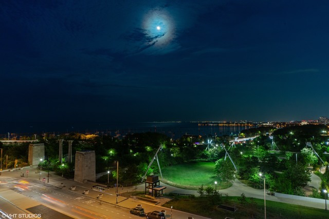 340 E RANDOLPH Street 907