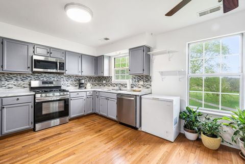 Tiny photo for 63 Tyler Court #B, Streamwood, IL 60107 (MLS # 12634121)