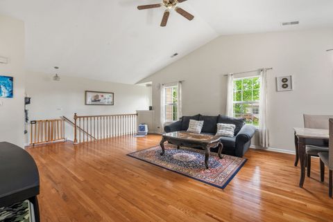 Tiny photo for 63 Tyler Court #B, Streamwood, IL 60107 (MLS # 12634121)