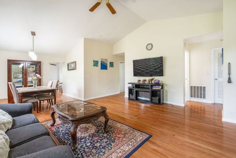Tiny photo for 63 Tyler Court #B, Streamwood, IL 60107 (MLS # 12634121)