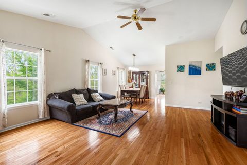 Tiny photo for 63 Tyler Court #B, Streamwood, IL 60107 (MLS # 12634121)