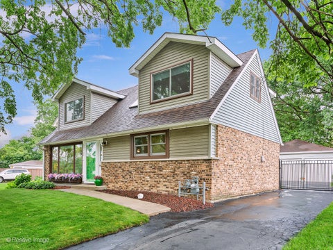Tiny photo for 875 S York Street, Elmhurst, IL 60126 (MLS # 12678996)