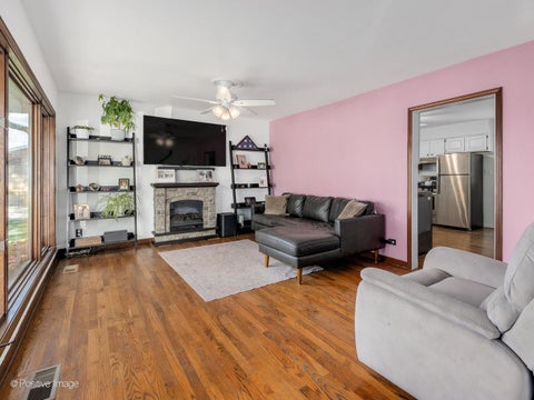 Tiny photo for 875 S York Street, Elmhurst, IL 60126 (MLS # 12678996)