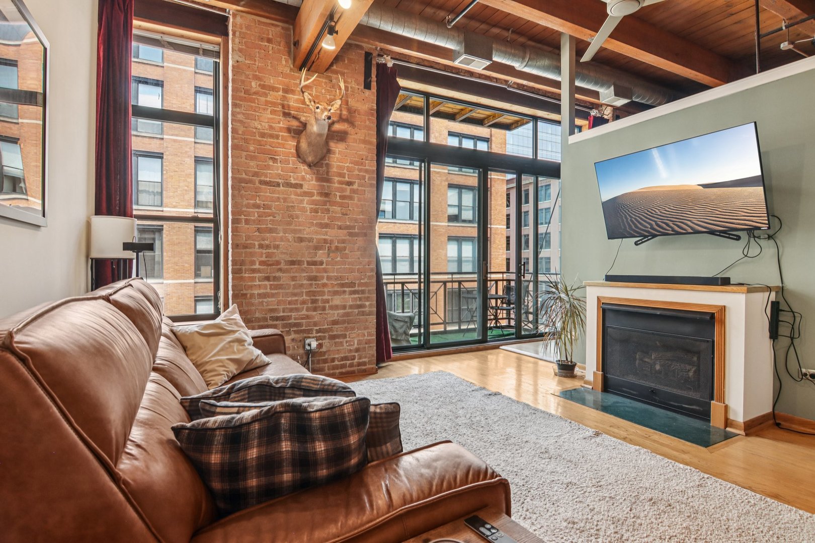701 W Jackson Boulevard 502B