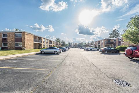 Tiny photo for 120A Collen Drive #105, Lombard, IL 60148 (MLS # 12439028)