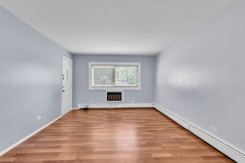Tiny photo for 120A Collen Drive #105, Lombard, IL 60148 (MLS # 12439028)