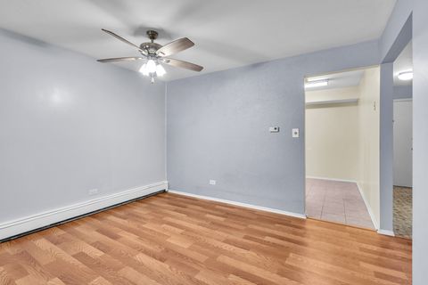 Tiny photo for 120A Collen Drive #105, Lombard, IL 60148 (MLS # 12439028)