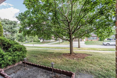 Tiny photo for 120A Collen Drive #105, Lombard, IL 60148 (MLS # 12439028)