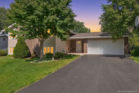 Tiny photo for 6601 MacArthur Drive, Woodridge, IL 60517 (MLS # 12669652)