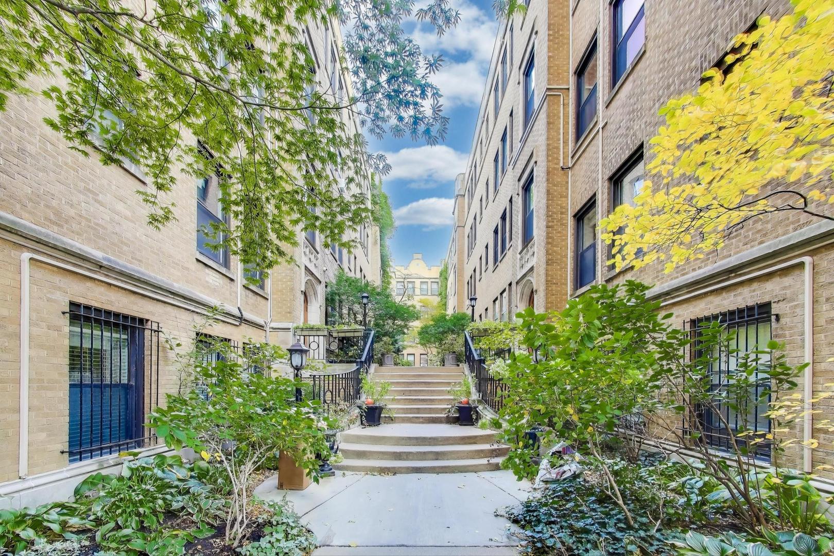 636 W WAVELAND Avenue 2E