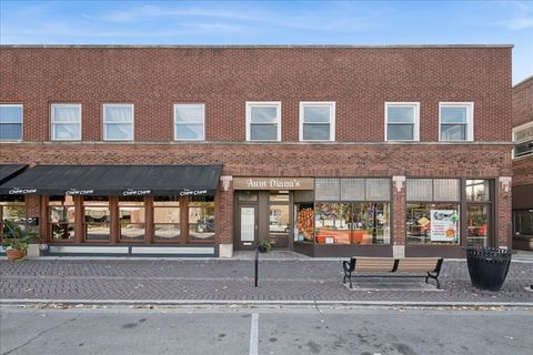 Photo of 29 E Burlington Street #A, Riverside, IL 60546 (MLS # 12506742)