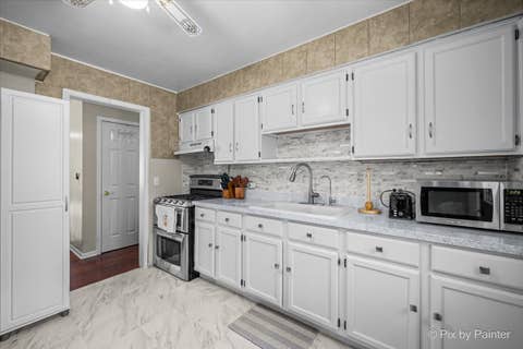 Tiny photo for 2614 Crystal Lake Road, Cary, IL 60013 (MLS # 12687775)