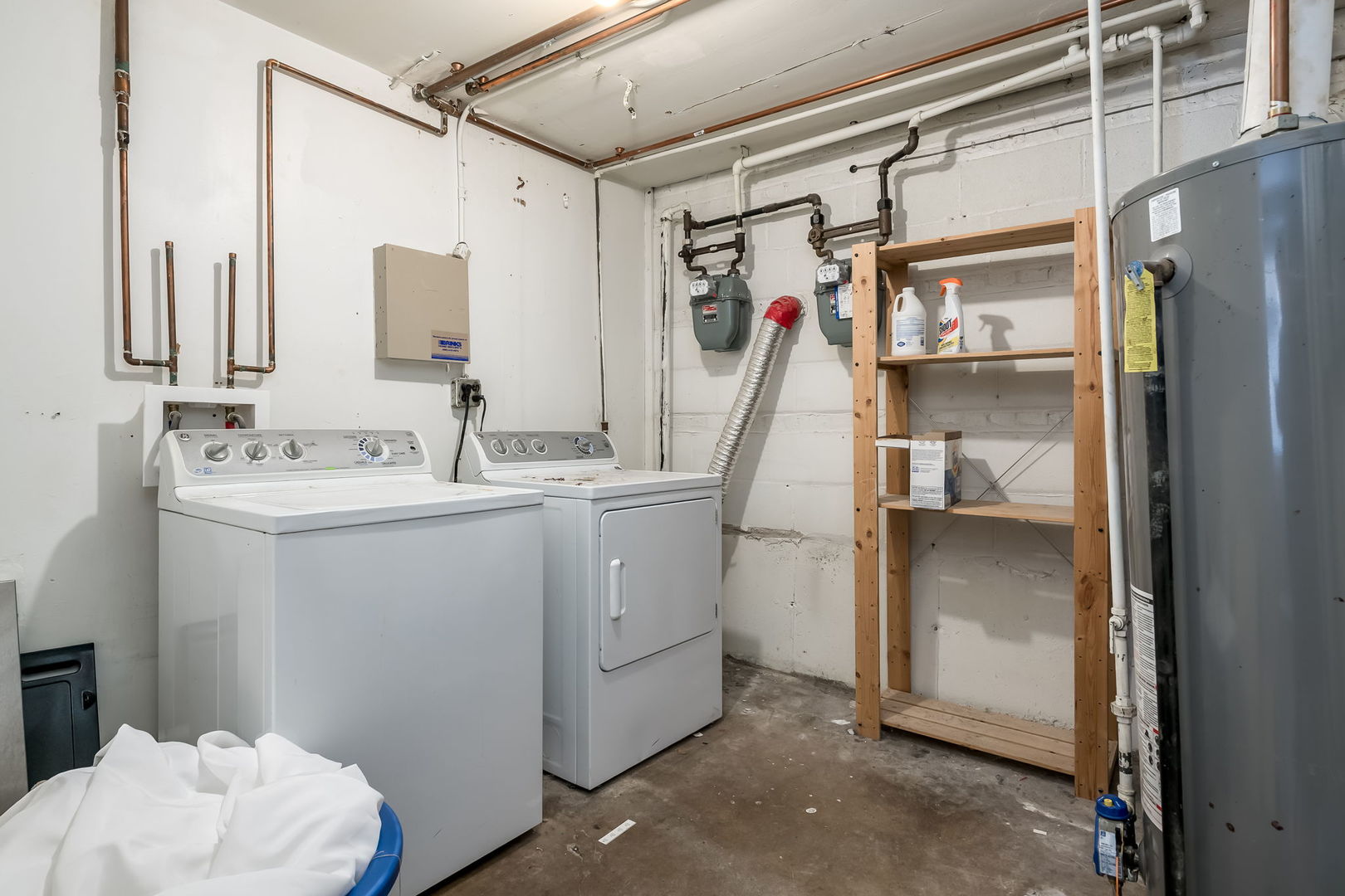 Chicago, Illinois 60622, United States, 4 Bedrooms Bedrooms, ,2 BathroomsBathrooms,Residential,Active,207144