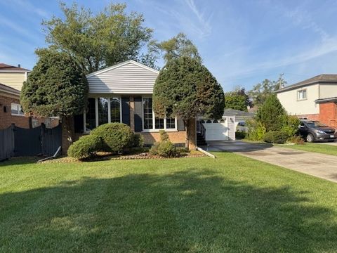 8258 N Ozark Avenue Niles IL 60714