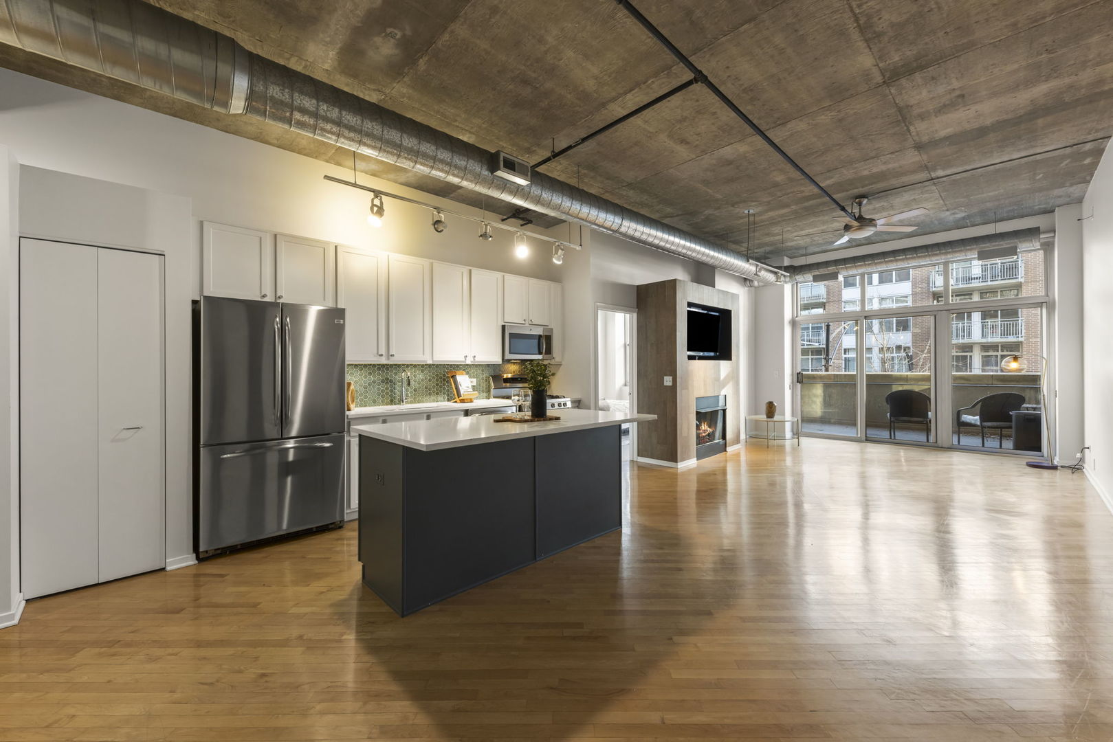 1000 W Adams Street 302