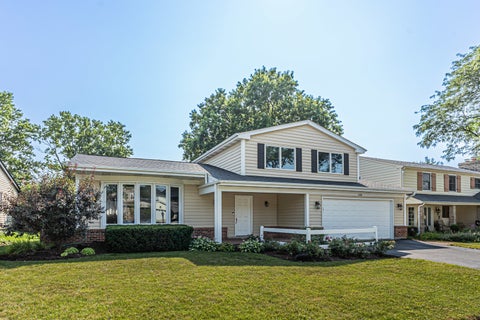 Photo of 650 Newport Avenue, Westmont, IL 60559 (MLS # 12718799)