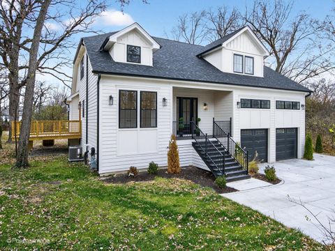 Photo of 11300 Sequoya Lane, Indian Head Park, IL 60525 (MLS # 12521704)