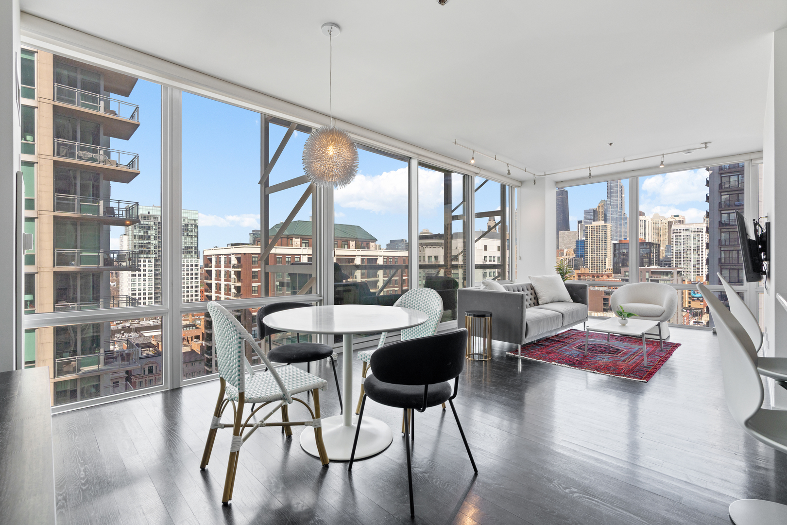 653 N Kingsbury Street 1405