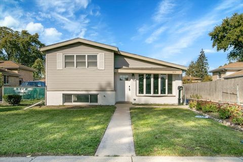 Tiny photo for 329 E Jefferson Street, Bensenville, IL 60106 (MLS # 12508365)