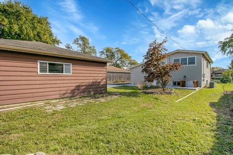 Tiny photo for 329 E Jefferson Street, Bensenville, IL 60106 (MLS # 12508365)