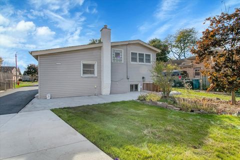 Tiny photo for 329 E Jefferson Street, Bensenville, IL 60106 (MLS # 12508365)