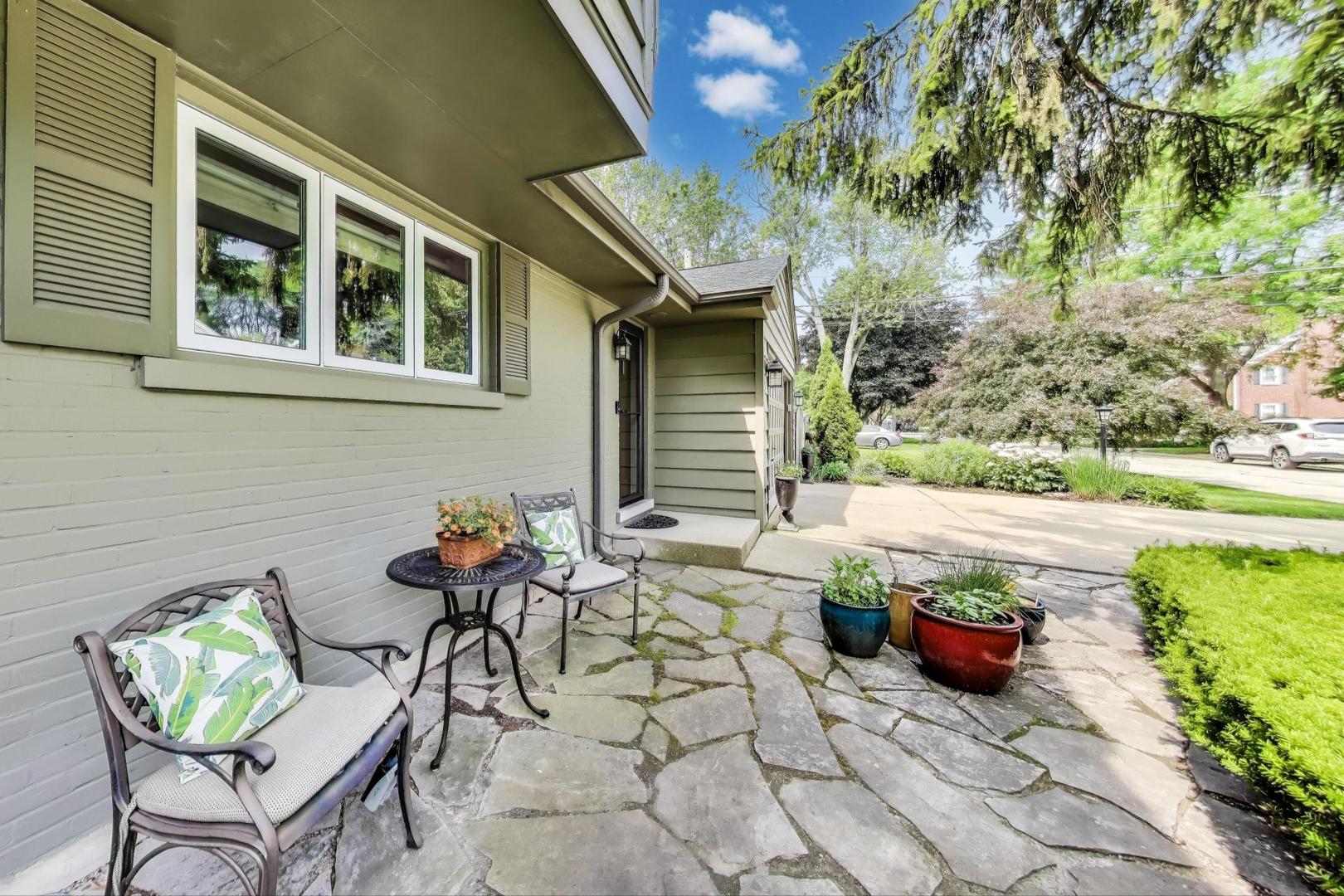 1311 E Woodford Place
