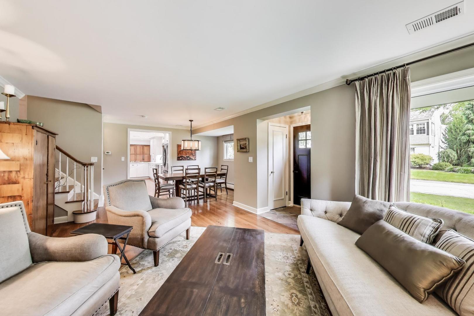 1311 E Woodford Place