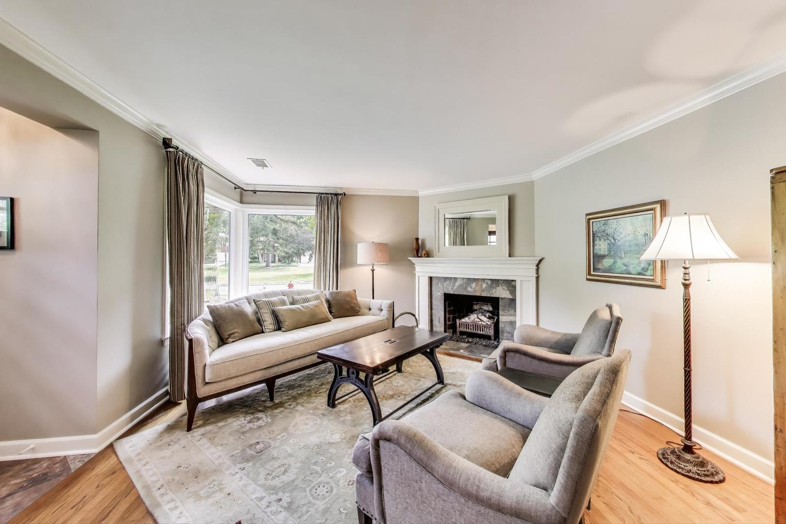 1311 E Woodford Place