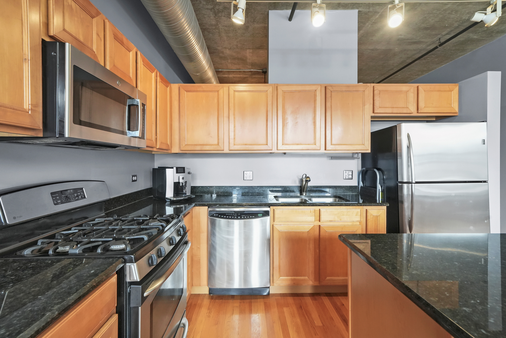 849 N FRANKLIN Street 920