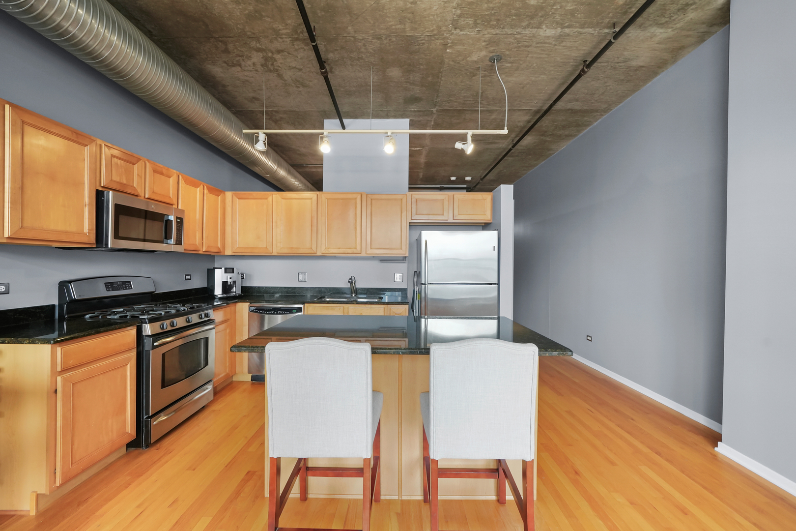 849 N FRANKLIN Street 920