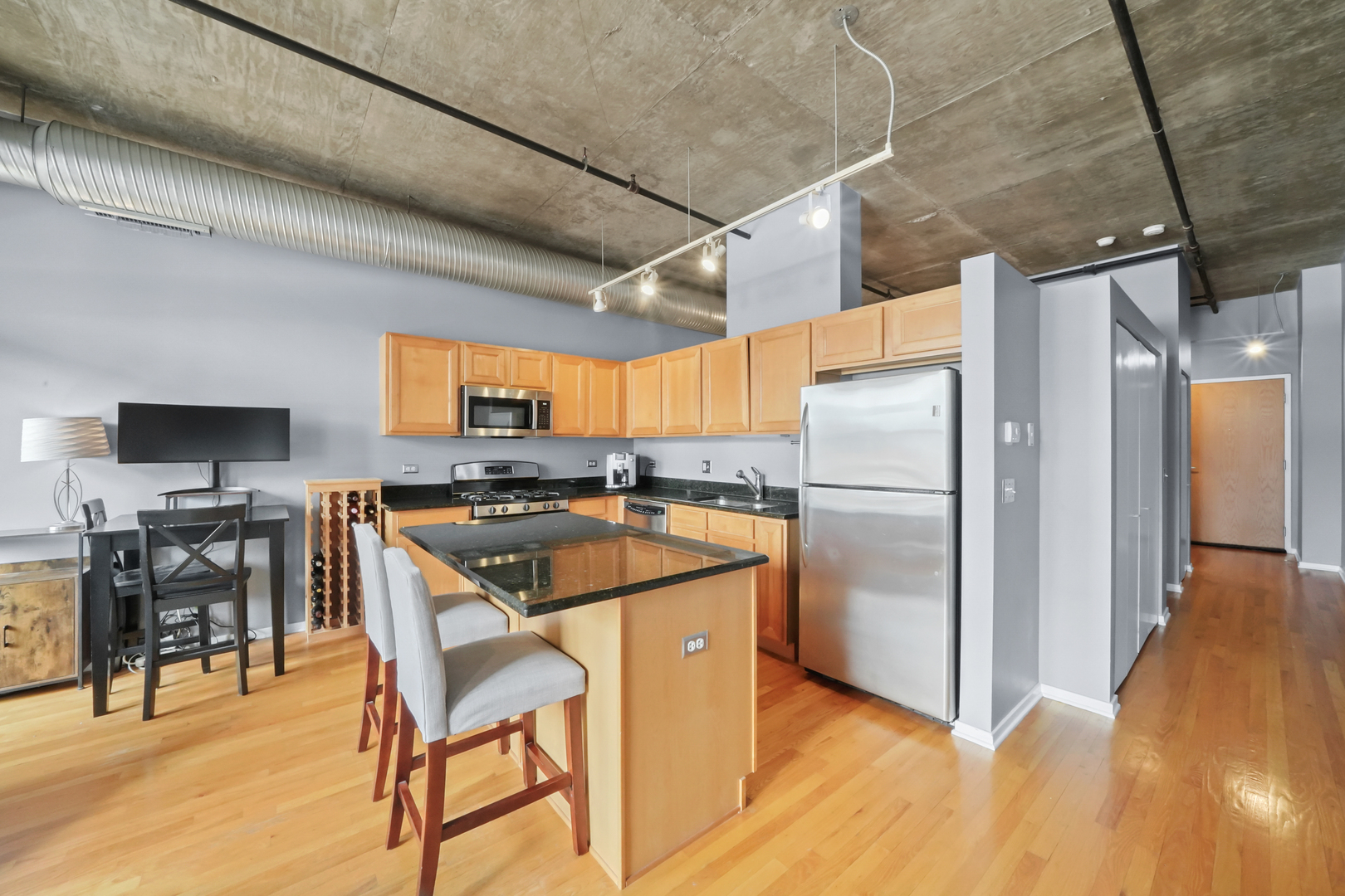 849 N FRANKLIN Street 920