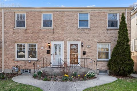 Photo of 2310 Brown Avenue, Evanston, IL 60201 (MLS # 12627728)