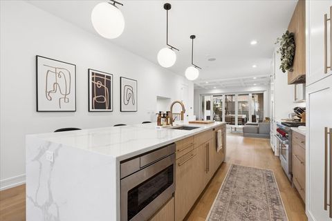 Tiny photo for 2640 N Bosworth Avenue #1N, Chicago, IL 60614 (MLS # 12612004)