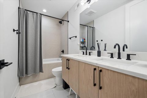 Tiny photo for 2640 N Bosworth Avenue #1N, Chicago, IL 60614 (MLS # 12612004)