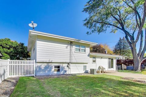 Tiny photo for 333 W Goebel Drive, Lombard, IL 60148 (MLS # 12492189)