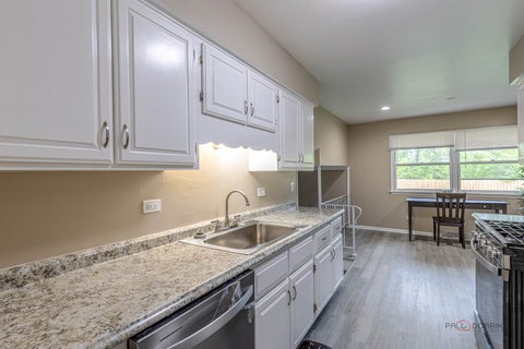 Tiny photo for 17108 Evans Drive, South Holland, IL 60473 (MLS # 12696436)