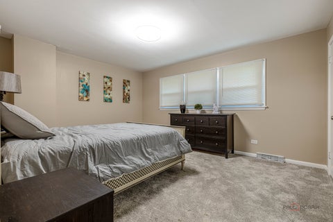 Tiny photo for 17108 Evans Drive, South Holland, IL 60473 (MLS # 12696436)