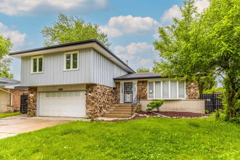 Tiny photo for 17108 Evans Drive, South Holland, IL 60473 (MLS # 12696436)